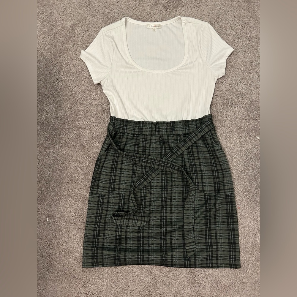 Women’s medium mini dress with tieable waist